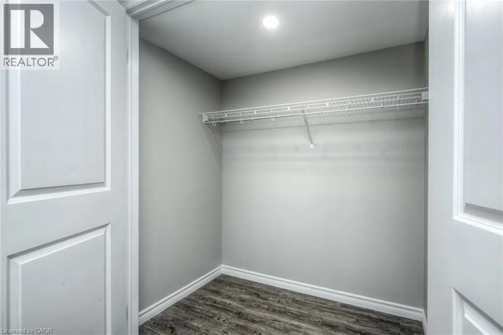 223 HIGHVIEW Drive Unit# Lower #Lower