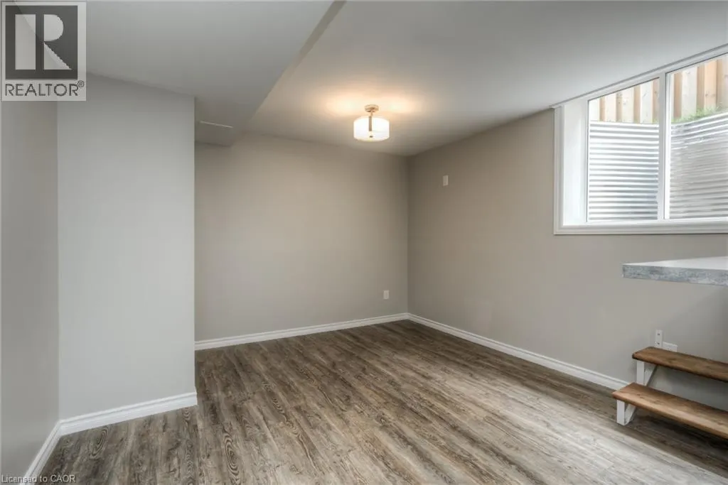 223 HIGHVIEW Drive Unit# Lower #Lower