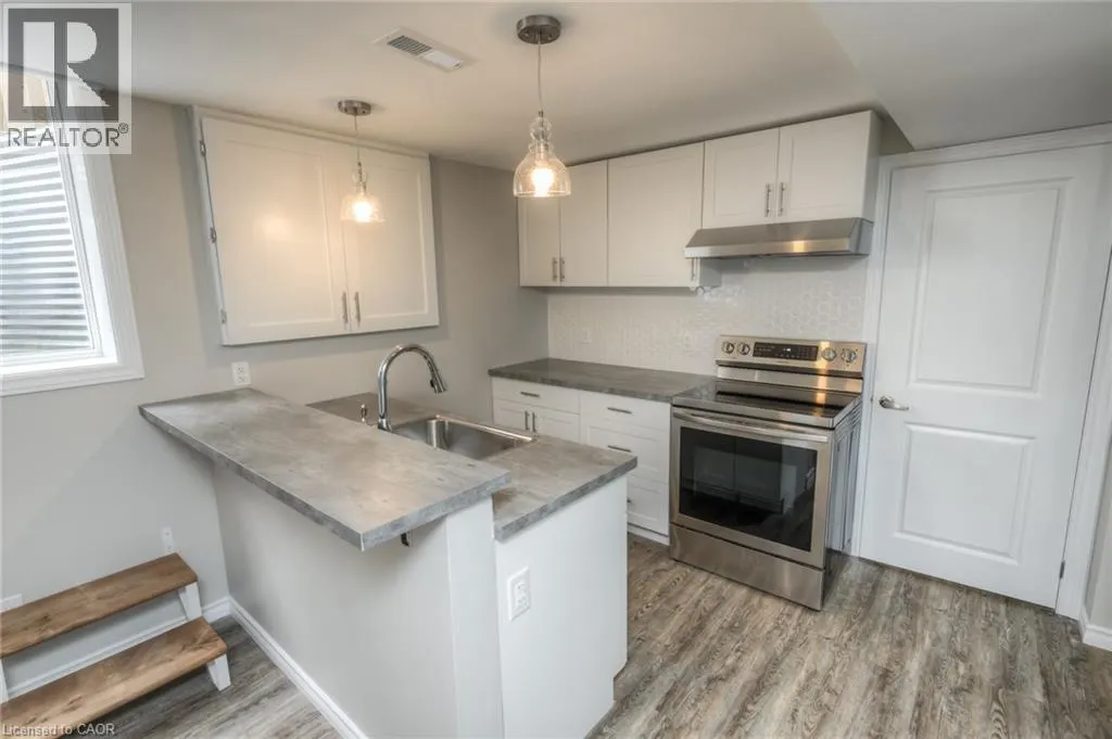 223 HIGHVIEW Drive Unit# Lower #Lower