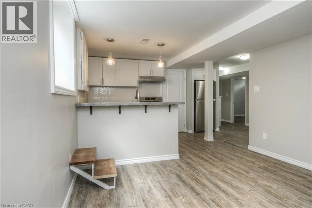 223 HIGHVIEW Drive Unit# Lower #Lower