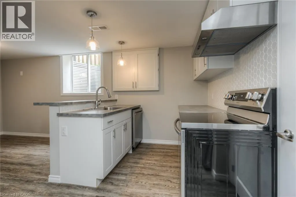223 HIGHVIEW Drive Unit# Lower #Lower