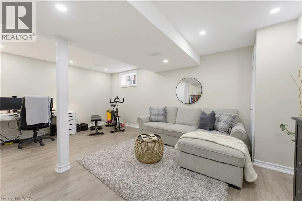 739 BANKS Crescent