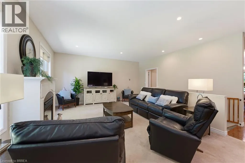 301 GOVERNORS Road E