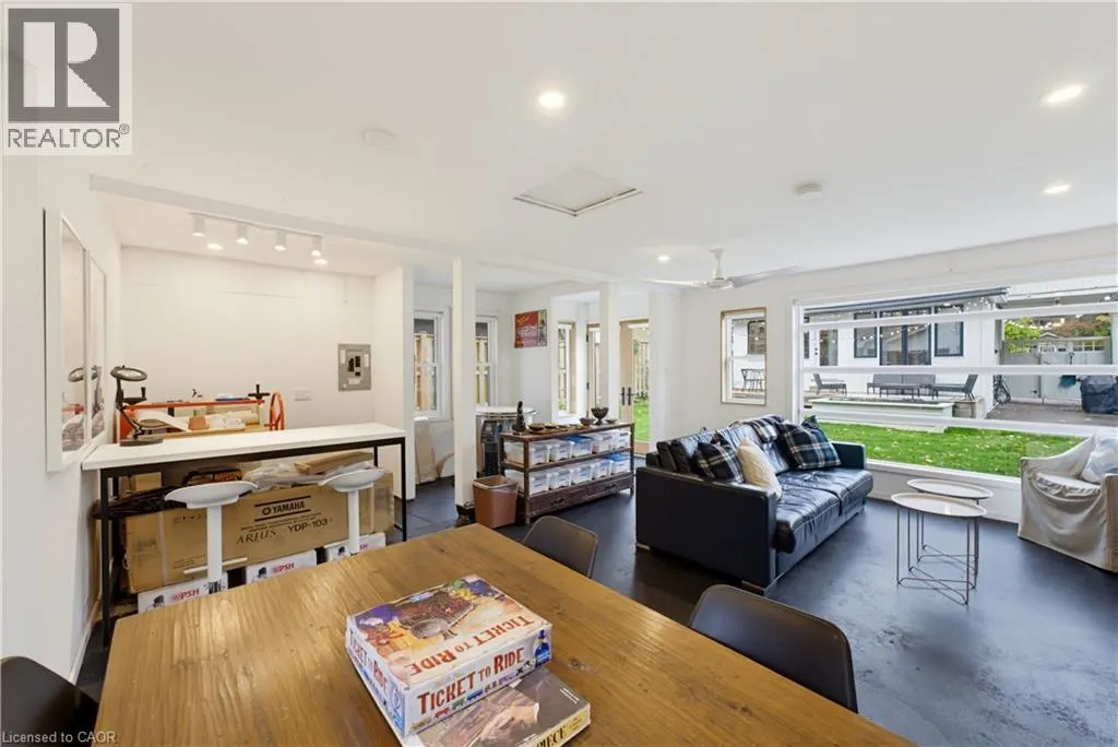 89 ALLEN Street W
