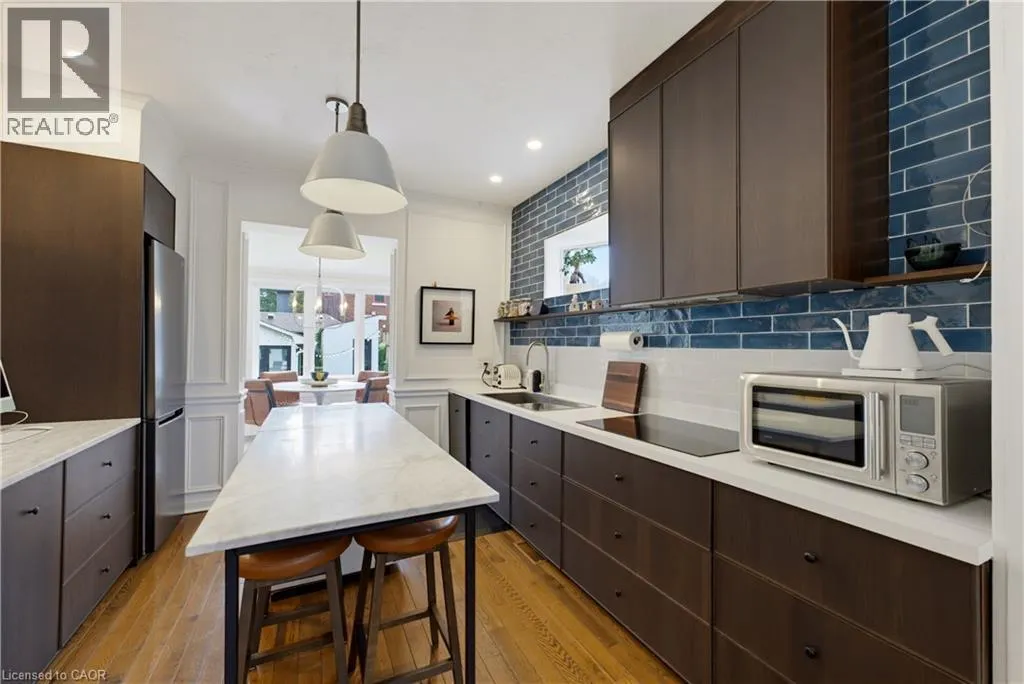 89 ALLEN Street W