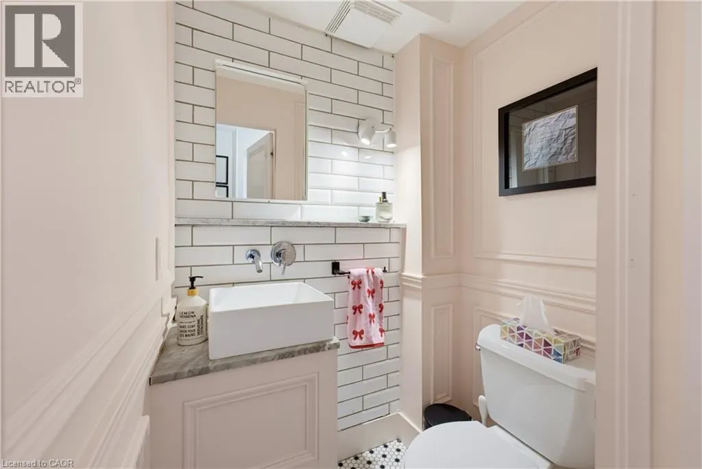 89 ALLEN Street W