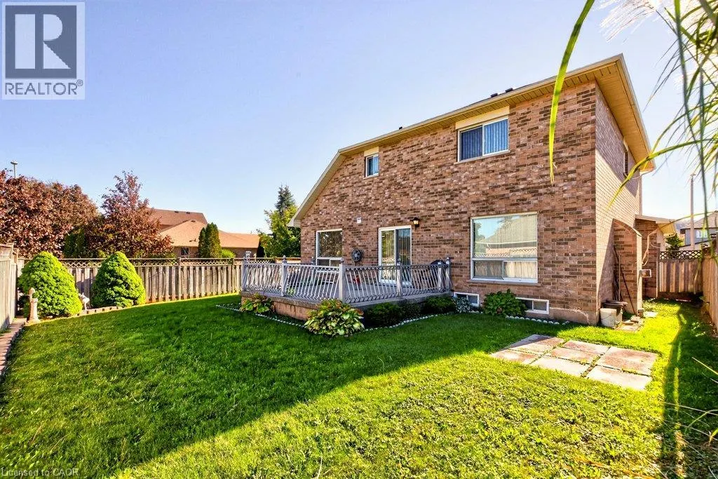13 CHIANTI Crescent