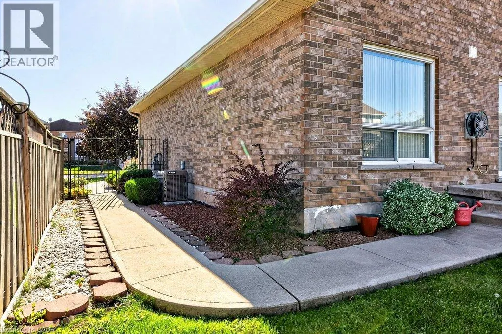 13 CHIANTI Crescent
