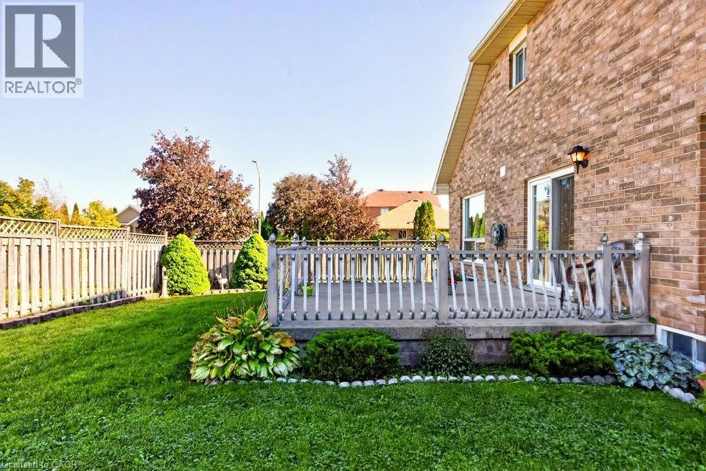 13 CHIANTI Crescent