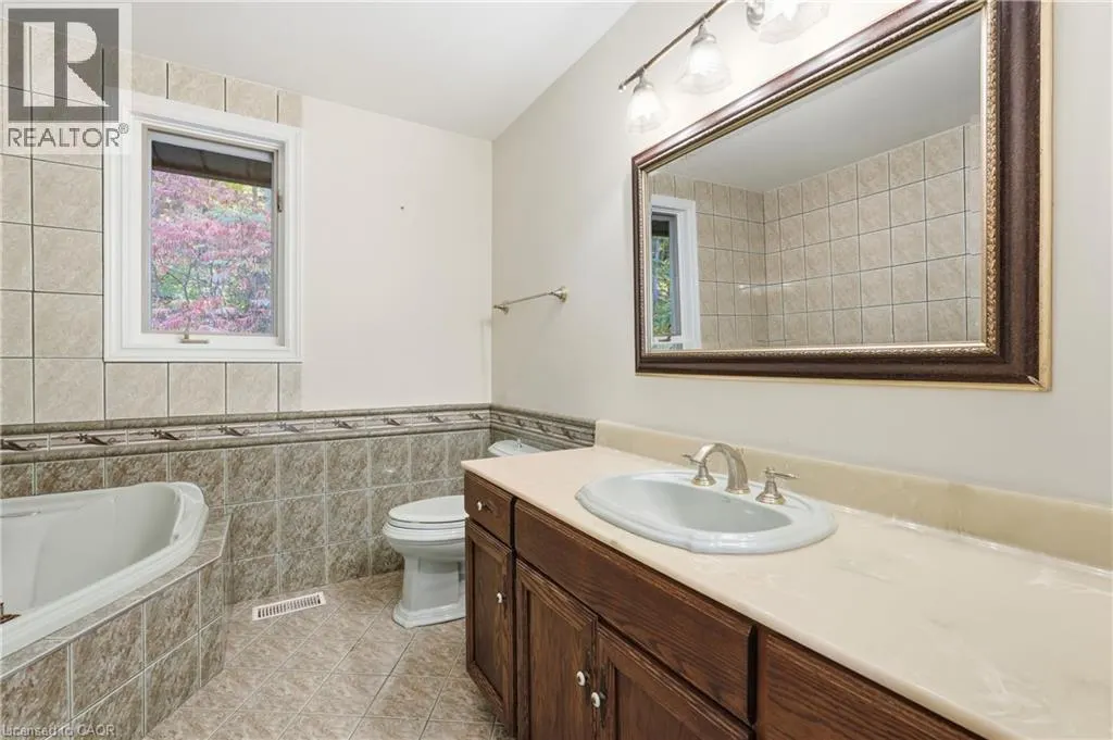 259 MAIN Street W