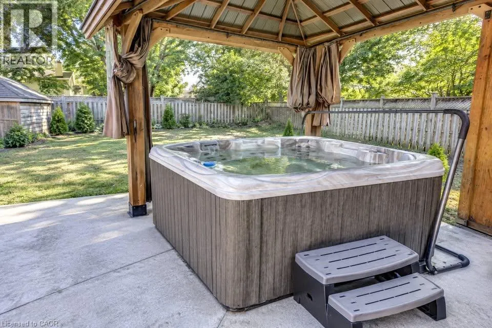 137 COUNTRY CLUB Drive