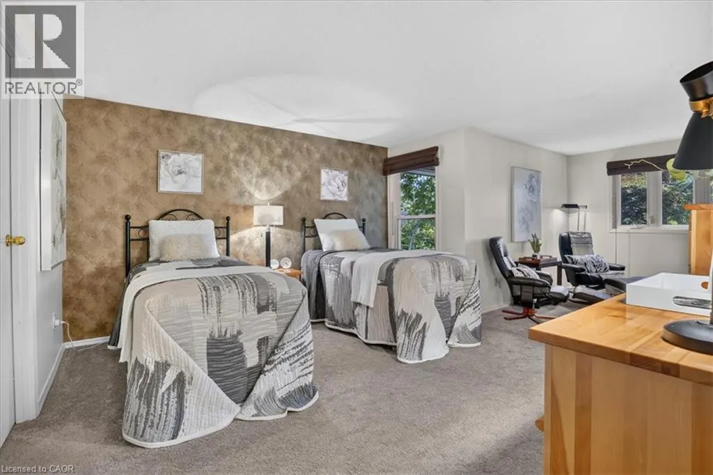 250 KINGSWOOD Drive Unit# 6 #6