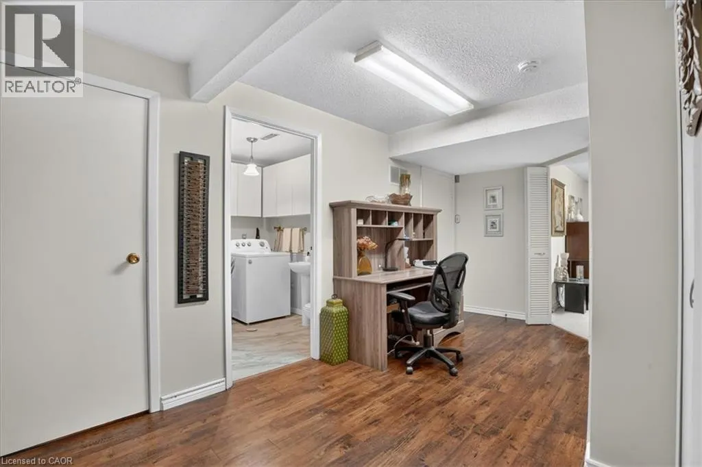 250 KINGSWOOD Drive Unit# 6 #6