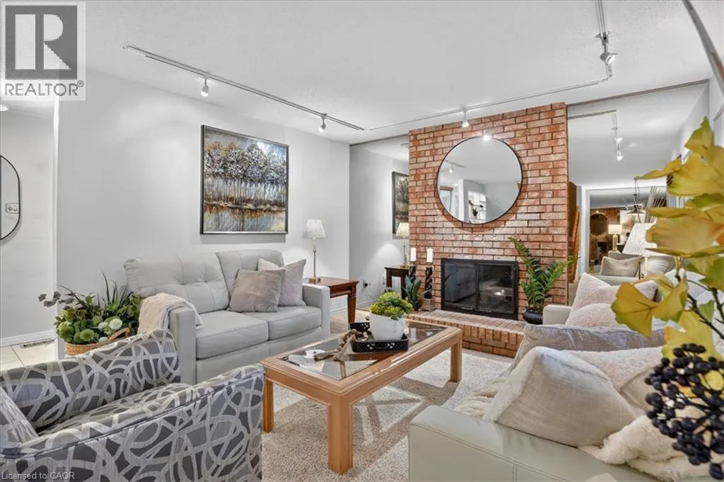 250 KINGSWOOD Drive Unit# 6 #6