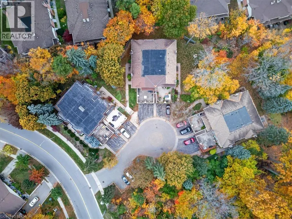 250 KINGSWOOD Drive Unit# 6 #6