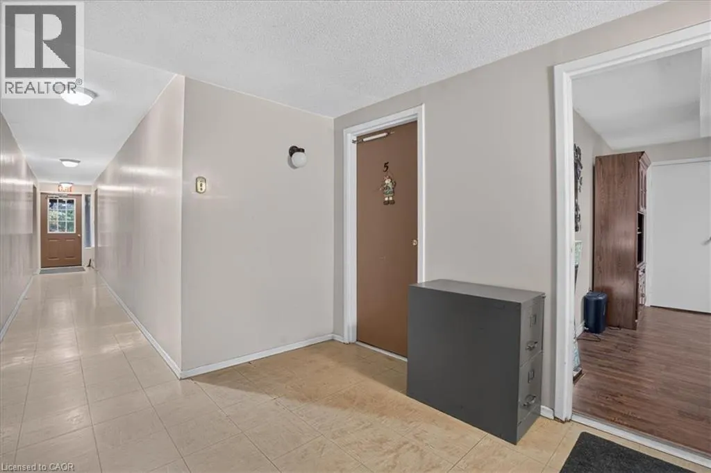250 KINGSWOOD Drive Unit# 6 #6