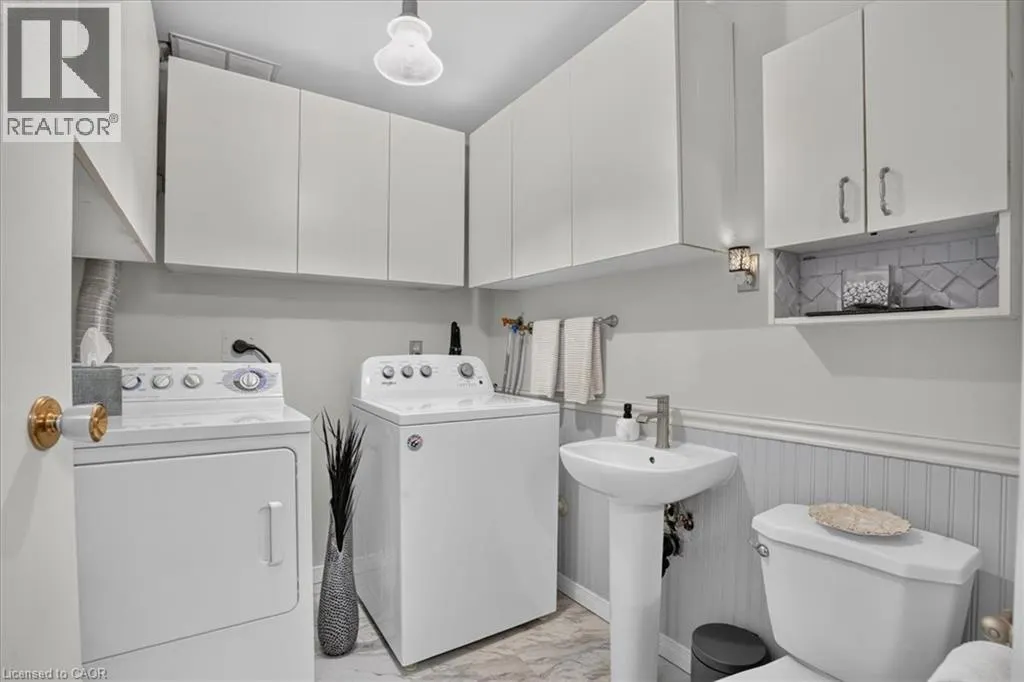 250 KINGSWOOD Drive Unit# 6 #6