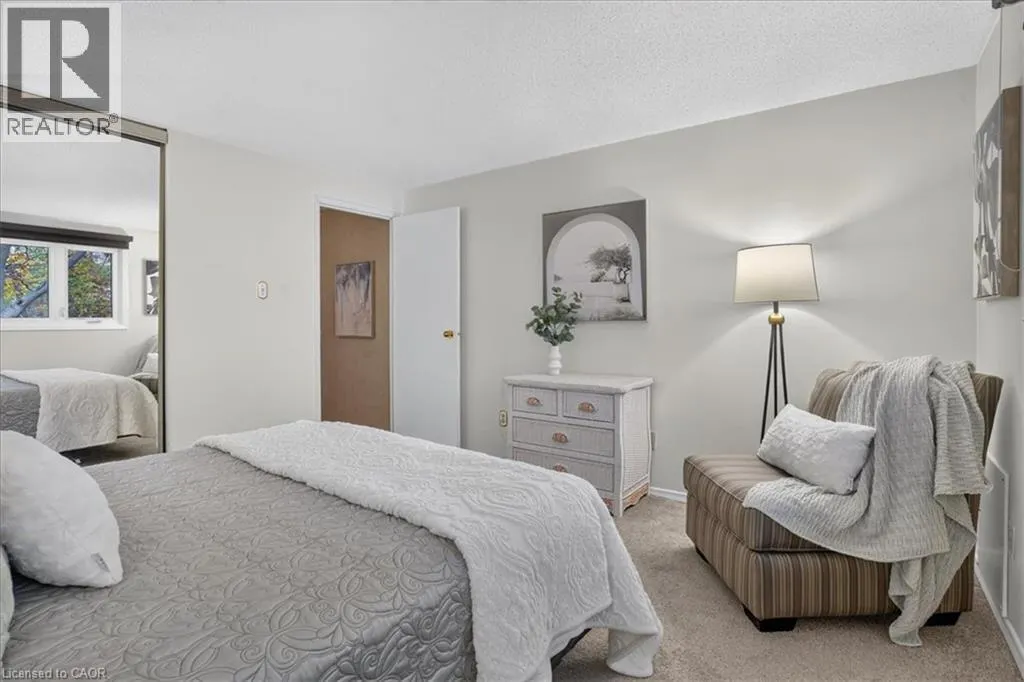 250 KINGSWOOD Drive Unit# 6 #6