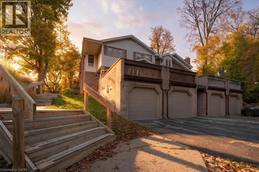 250 KINGSWOOD Drive Unit# 6 #6