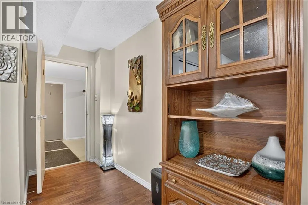 250 KINGSWOOD Drive Unit# 6 #6