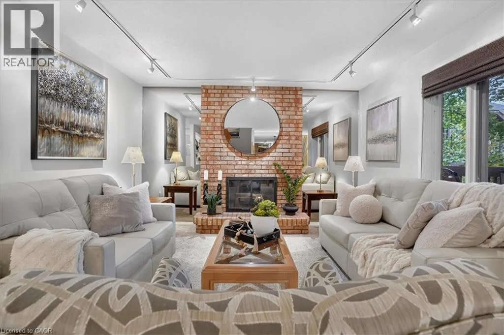 250 KINGSWOOD Drive Unit# 6 #6