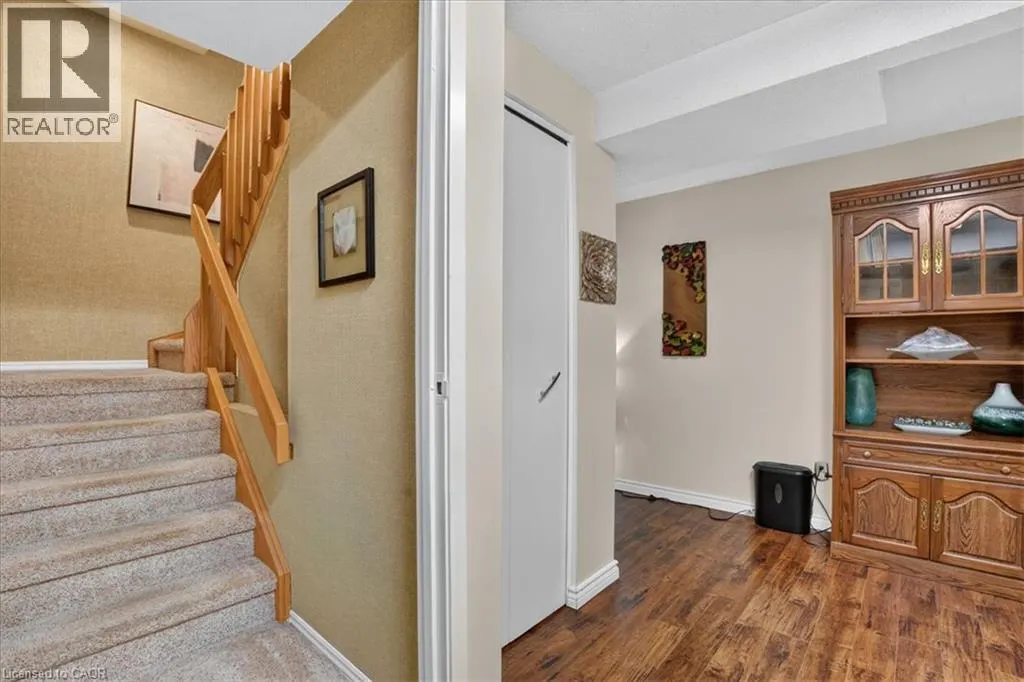 250 KINGSWOOD Drive Unit# 6 #6
