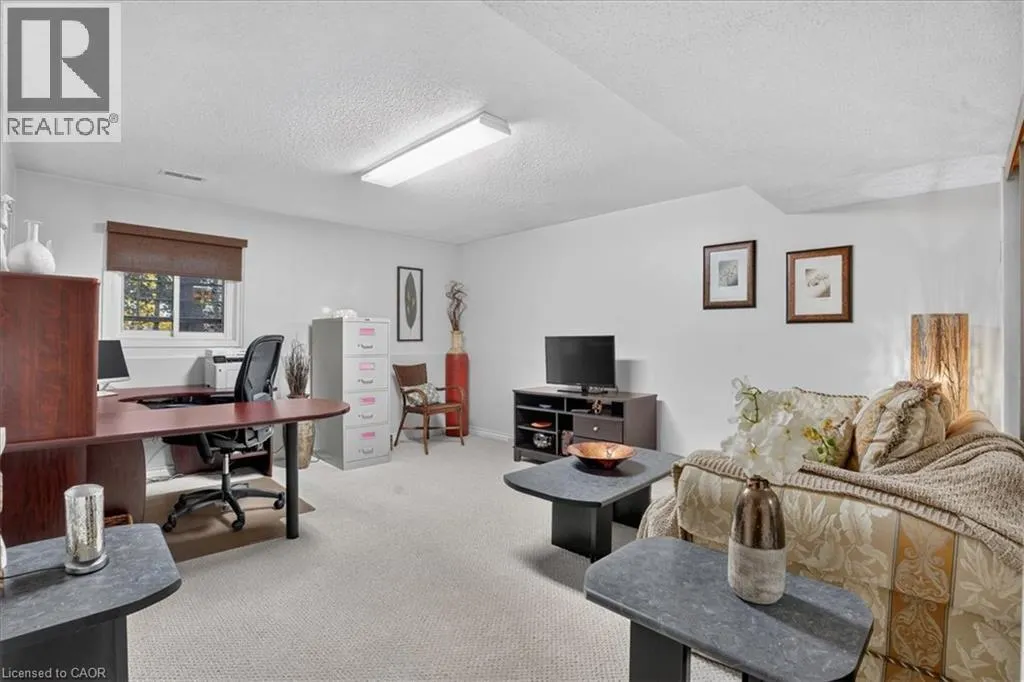 250 KINGSWOOD Drive Unit# 6 #6