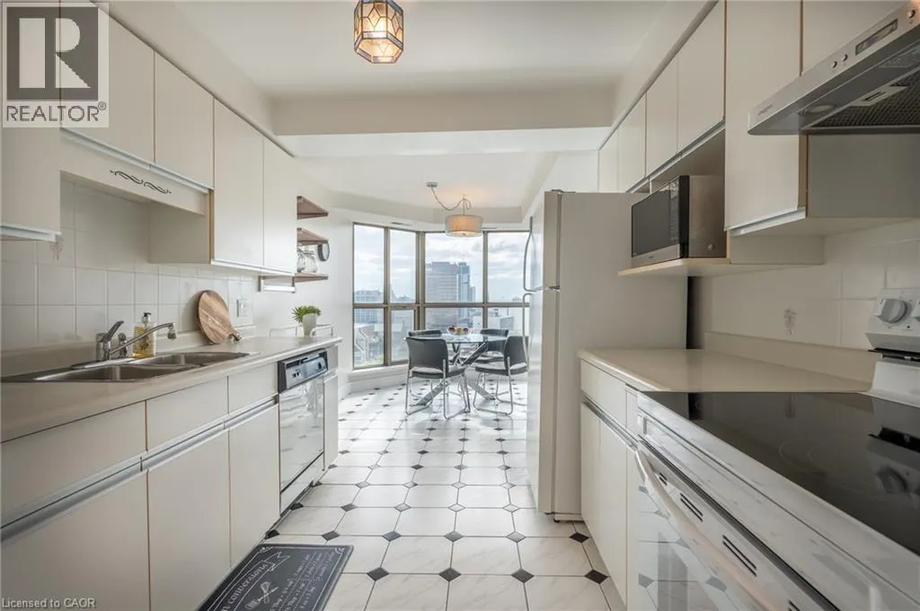 67 CAROLINE Street S Unit# 13A #13A
