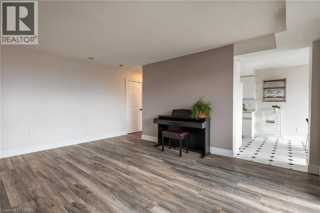 67 CAROLINE Street S Unit# 13A #13A