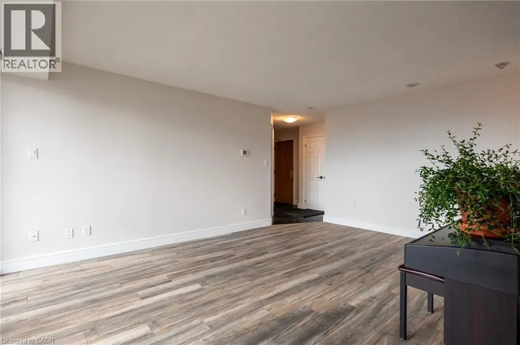 67 CAROLINE Street S Unit# 13A #13A