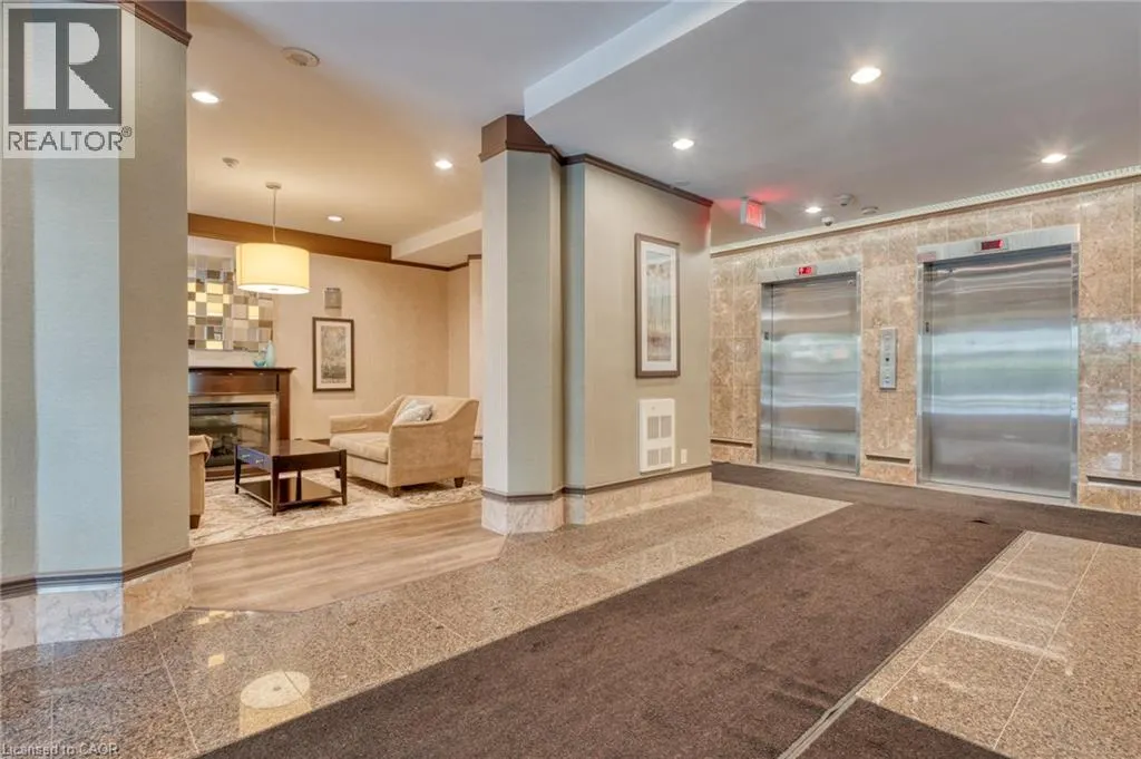 67 CAROLINE Street S Unit# 13A #13A