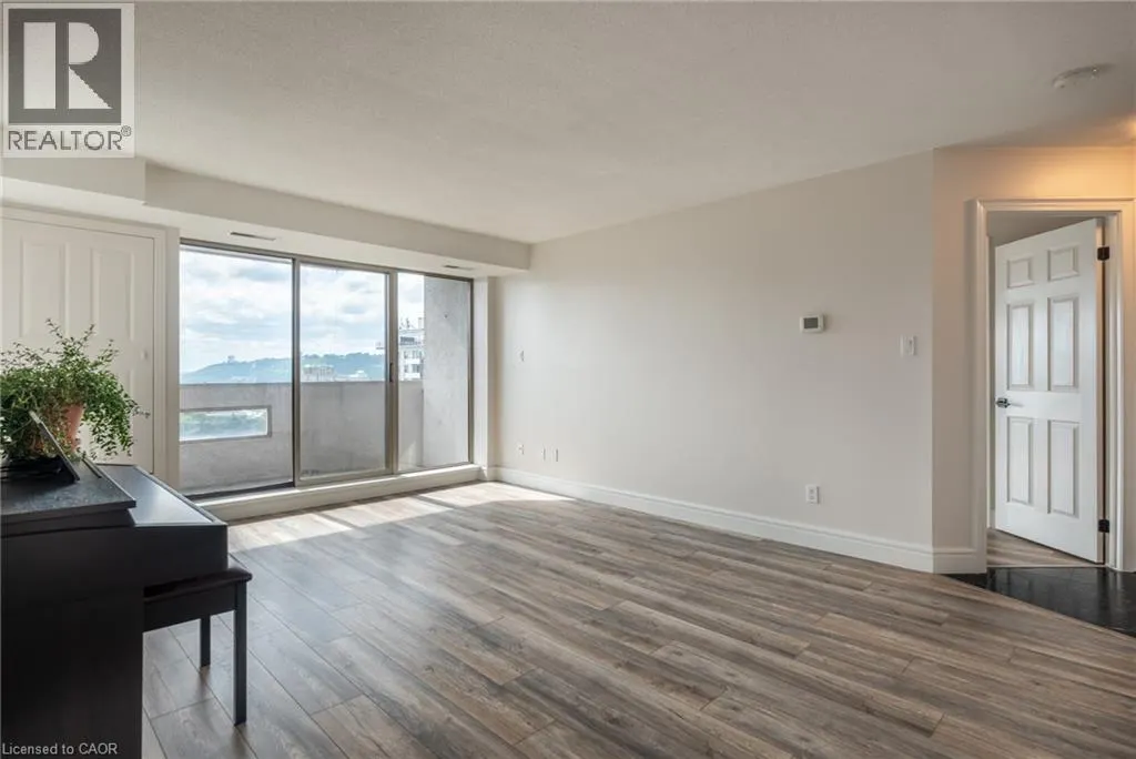 67 CAROLINE Street S Unit# 13A #13A