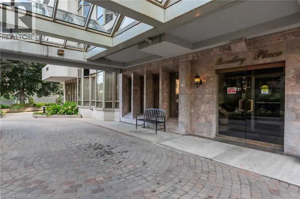 67 CAROLINE Street S Unit# 13A #13A