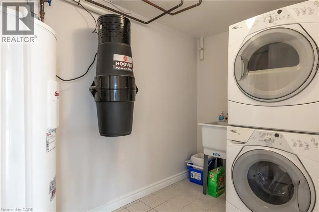 67 CAROLINE Street S Unit# 13A #13A