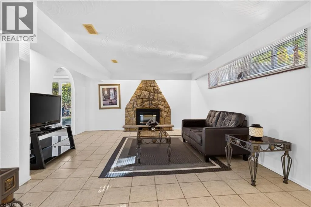 723 GREENHILL Avenue