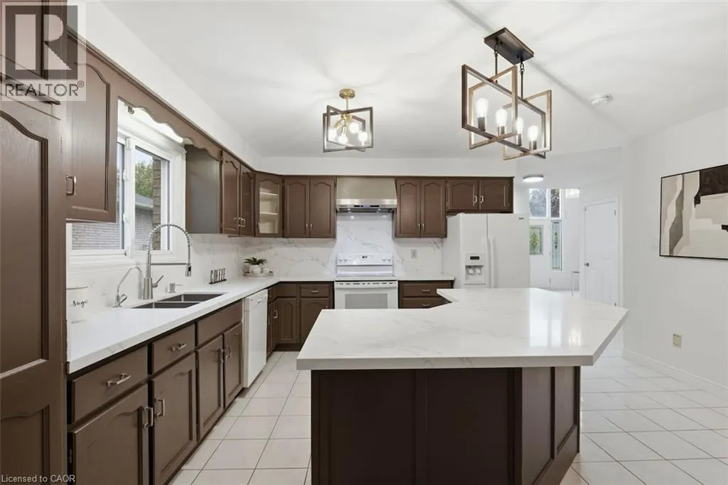 12 SUMNER Crescent