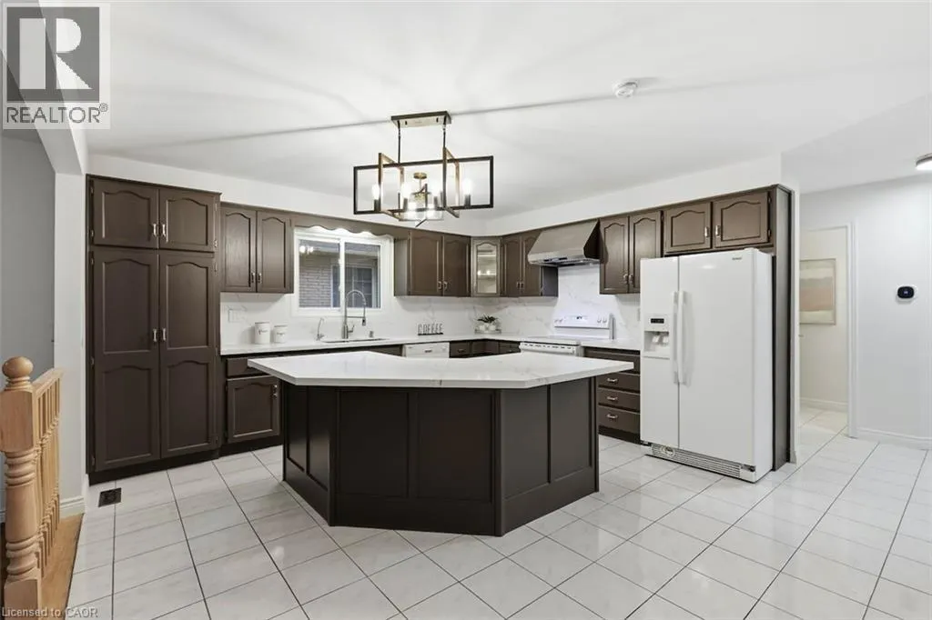 12 SUMNER Crescent