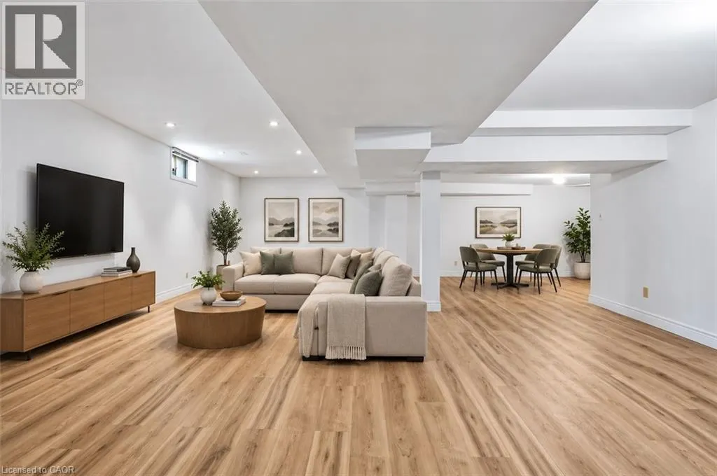 12 SUMNER Crescent
