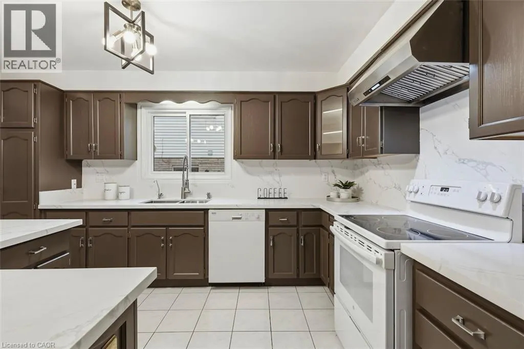 12 SUMNER Crescent