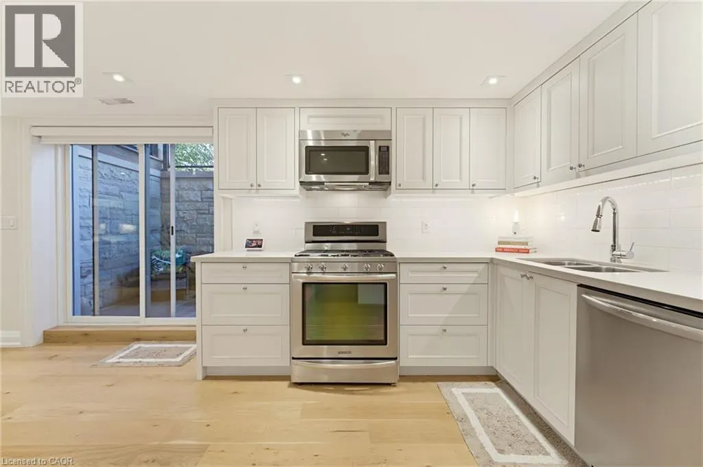 212 STADACONA Avenue