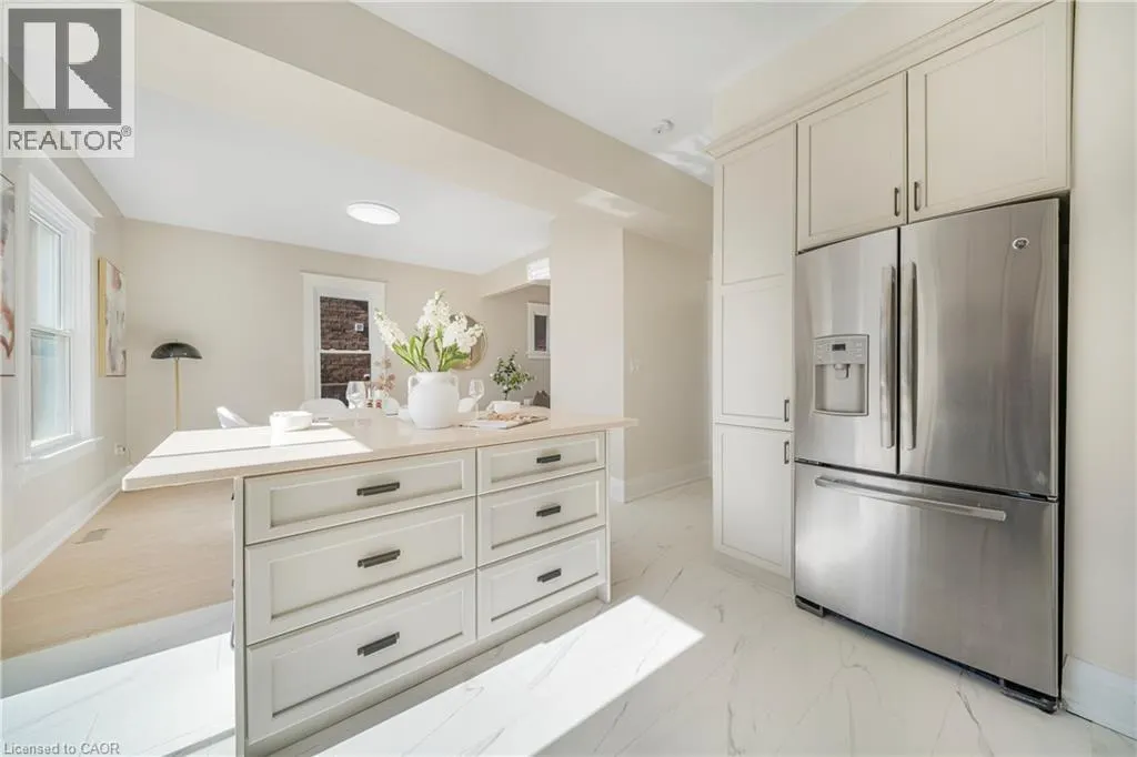 323 QUEENSTON Road