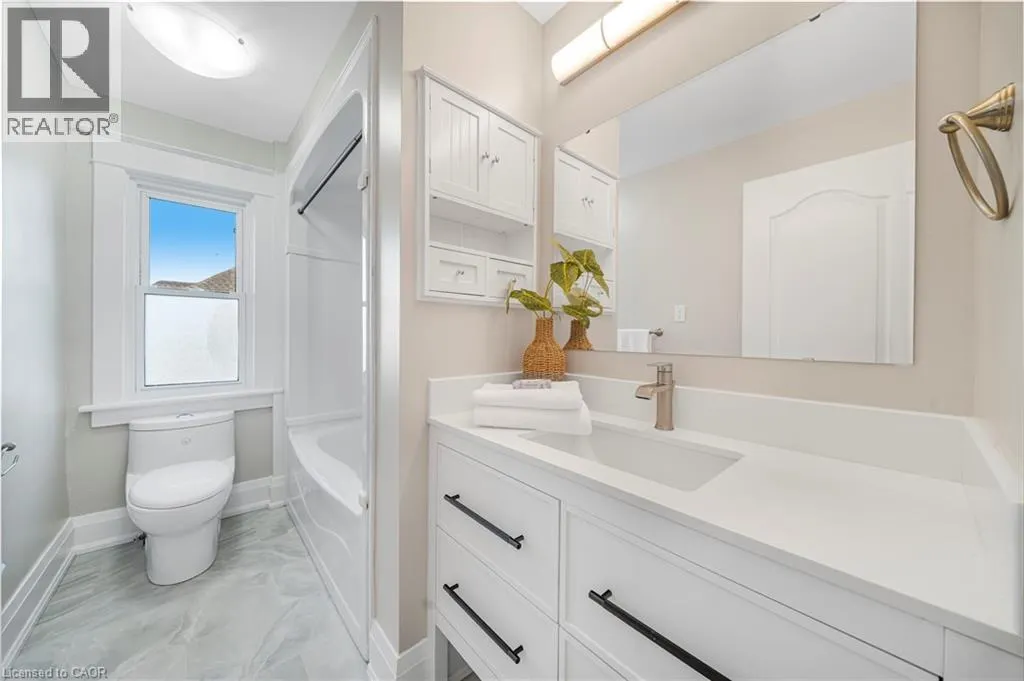 323 QUEENSTON Road