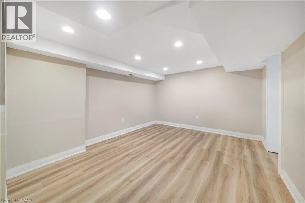 323 QUEENSTON Road