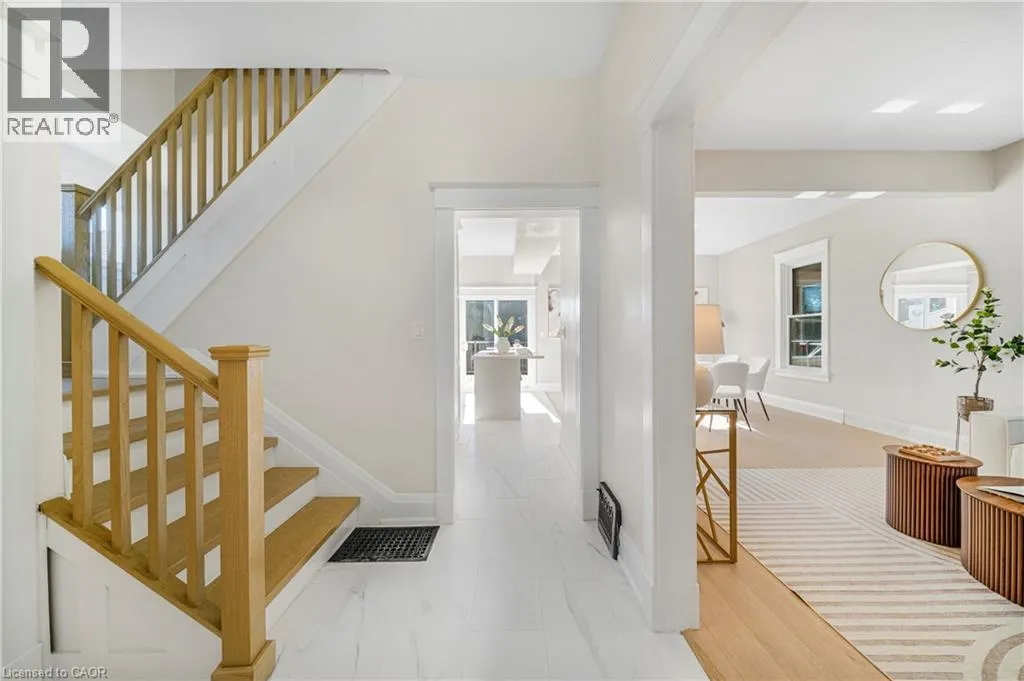323 QUEENSTON Road