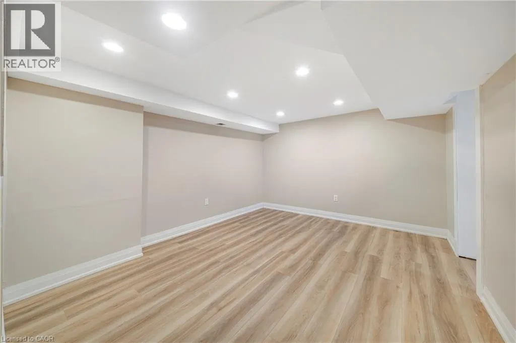323 QUEENSTON Road
