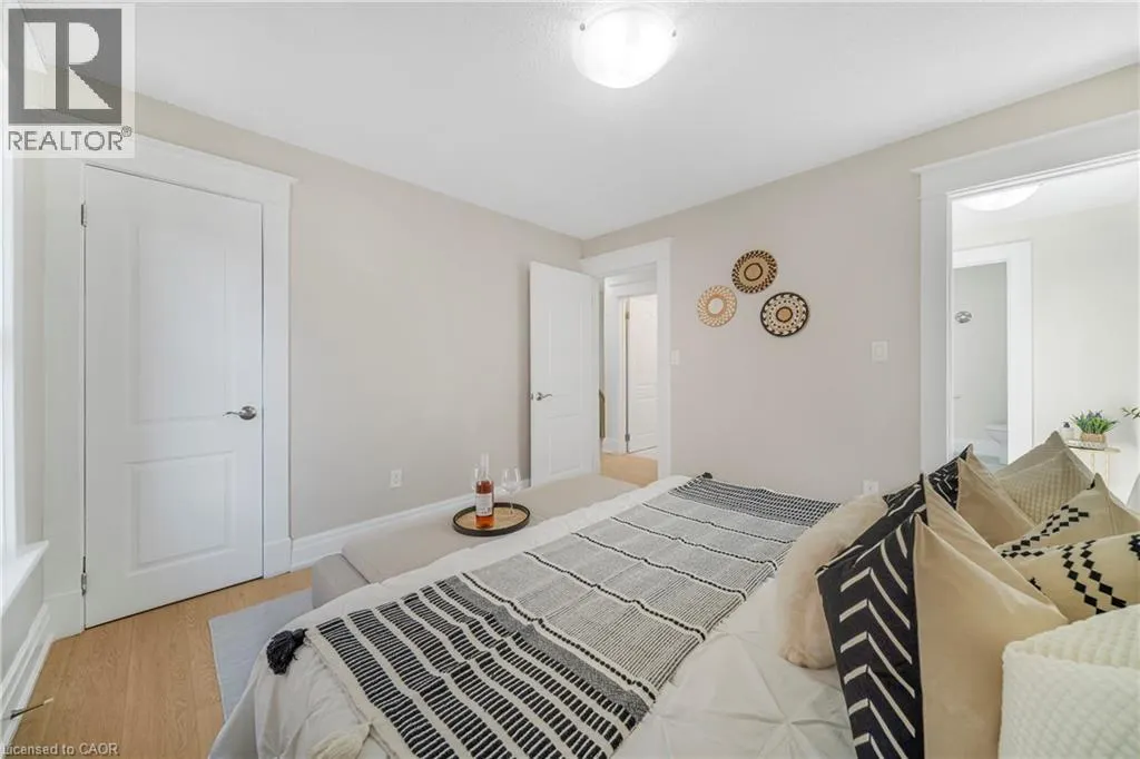 323 QUEENSTON Road