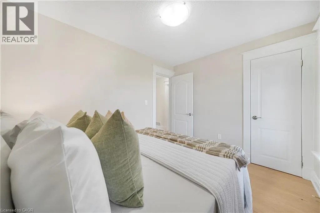 323 QUEENSTON Road
