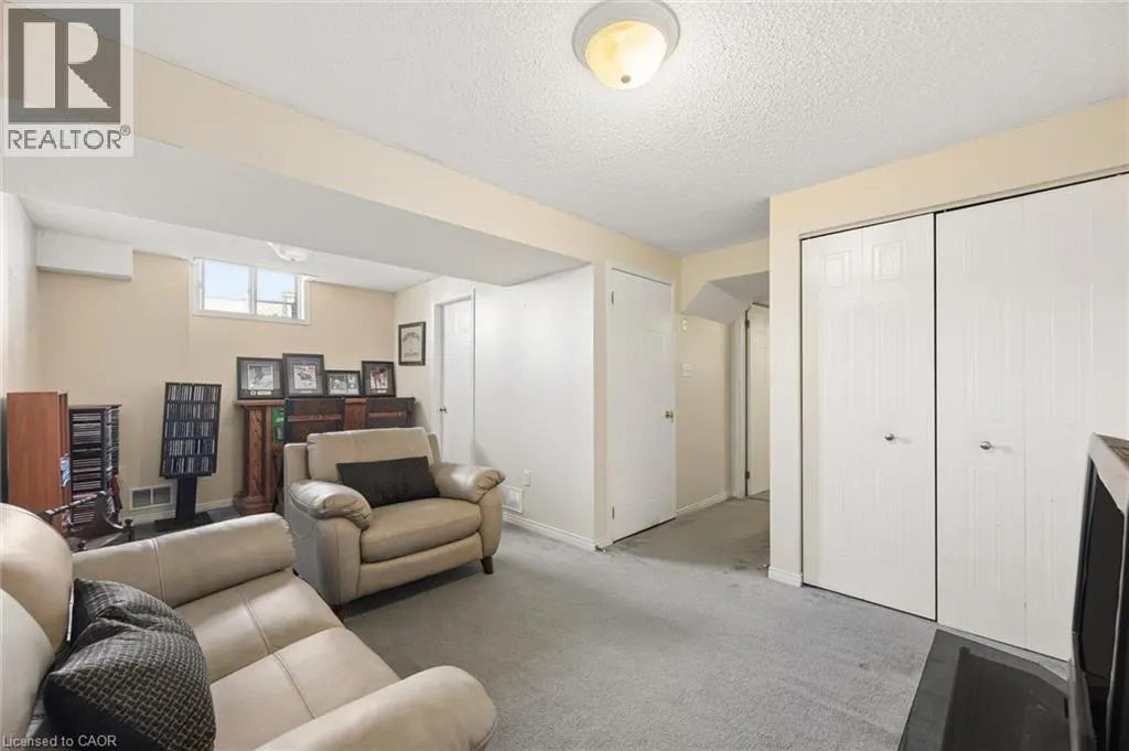 67 APPLE TREE Drive