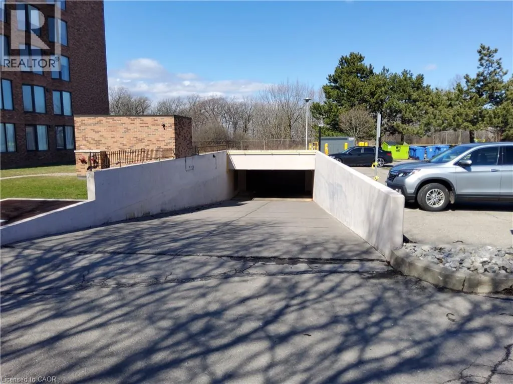 180 LIMERIDGE Road W Unit# 401 #401