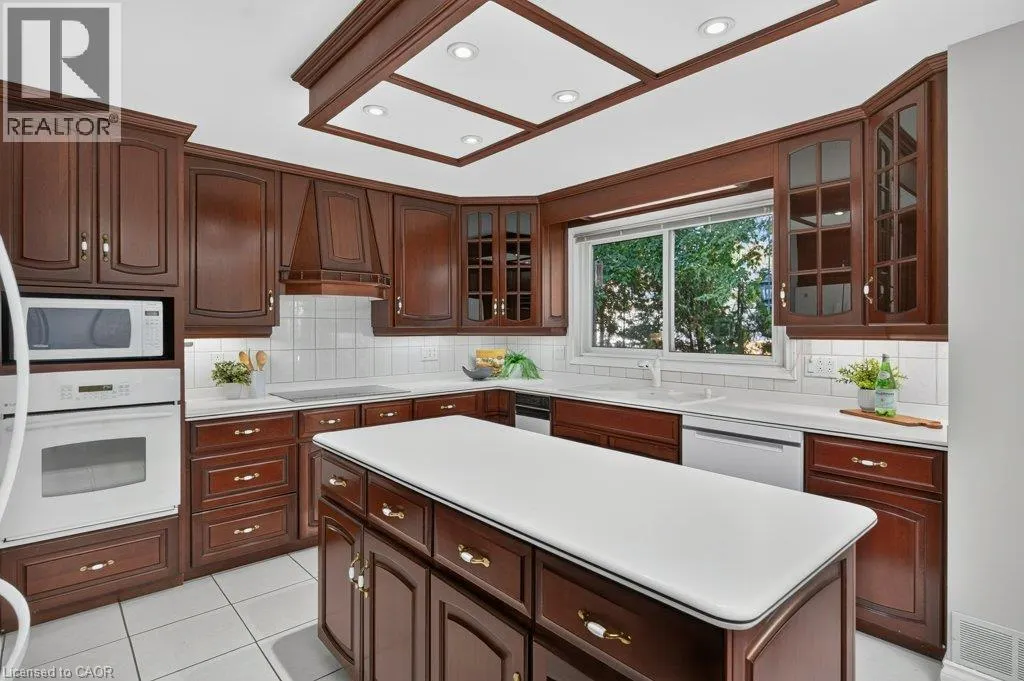 600 HOLLY HILL Crescent